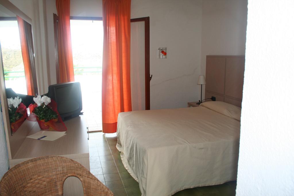Costa Tiziana Hotel Village Crotone Zimmer foto